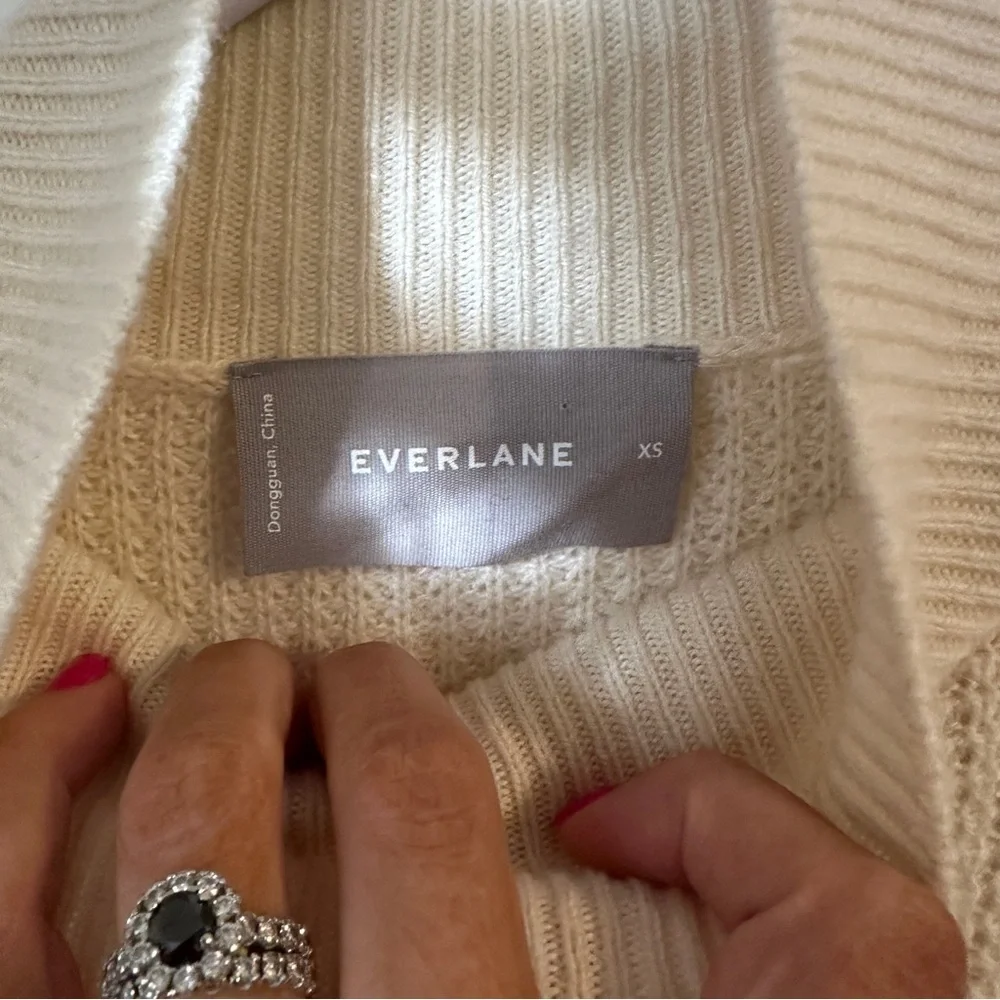 Everlane 100% Cashmere‎ Boxy Turtleneck Sweater in Bone Size XS